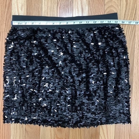 Black Sparkly Sequin Mini Skirt - Picture 4 of 5